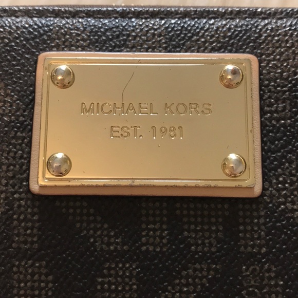 Michael Kors - Signature MK Logo Wallet - Picture 6 of 7